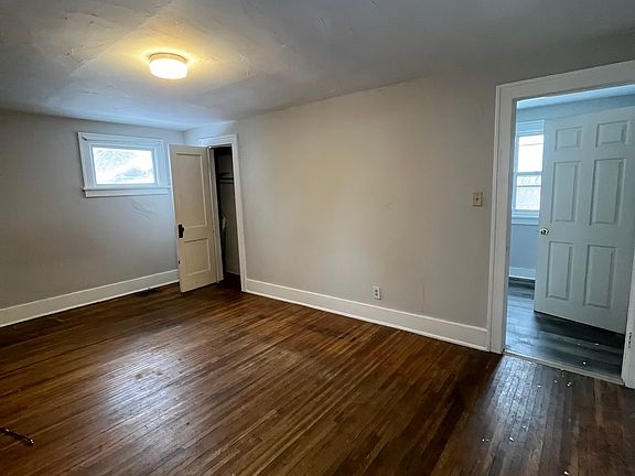 4th image of 28 Hill Pl #2