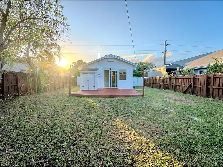 521 S 24th Ave — Photo 3