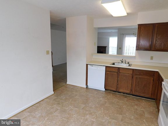 4th image of 11143 Thornberry Ct
