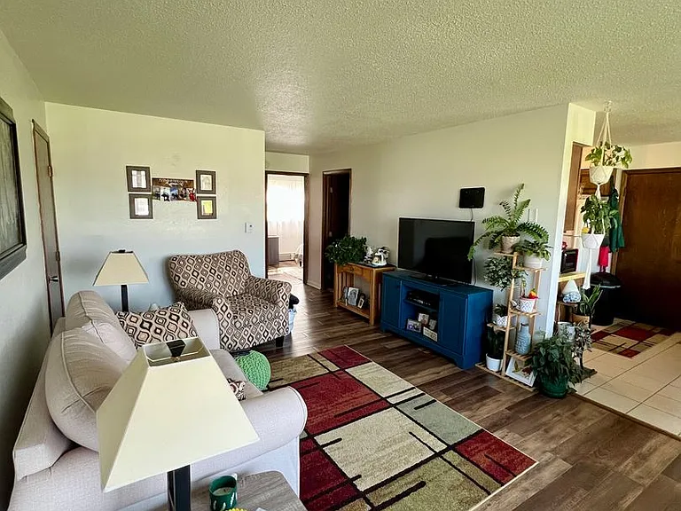 3208 Ogden Ave — Photo 2