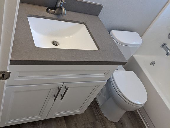 4th image of 668 La Grande Dr #658-1