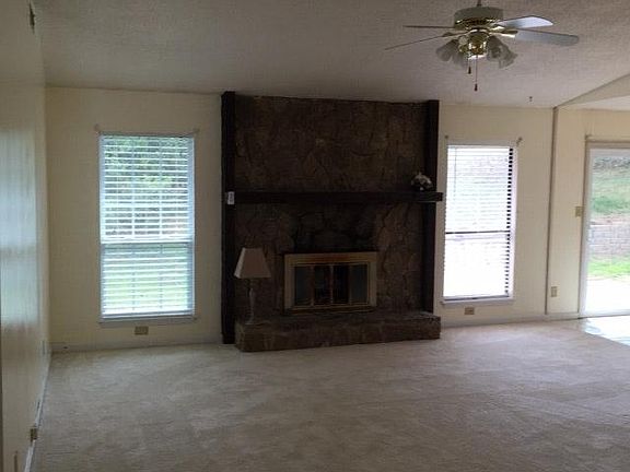 3rd image of 247 Vista Grande Cres