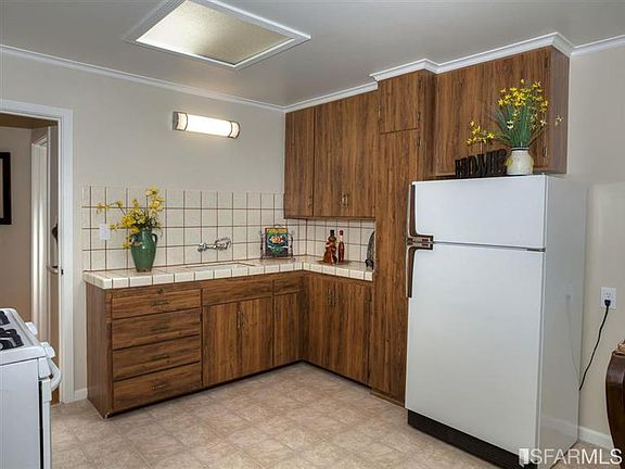 5th image of 2438 41st Ave