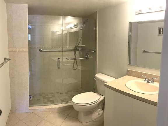 4th image of 639 W Oakland Park Blvd APT 102D