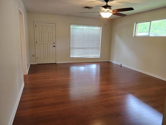 4th image of 117 Maplewood Dr