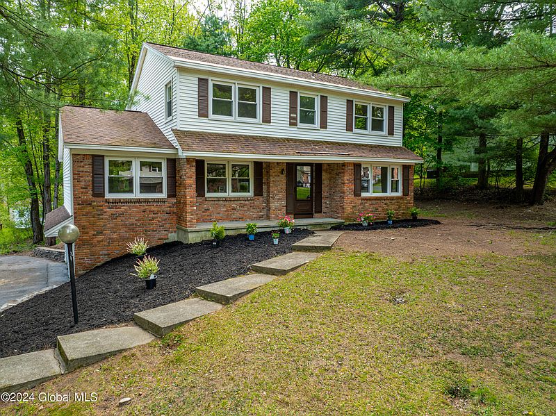 3rd image of 2288 Pinehaven Drive