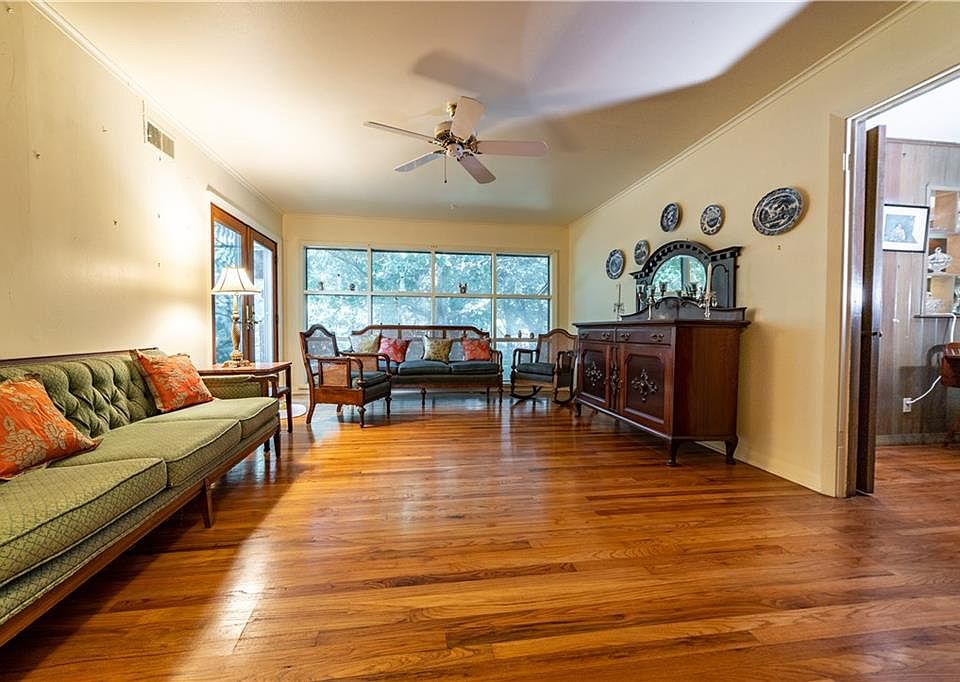1st image of 3601 Kingsbury Ave