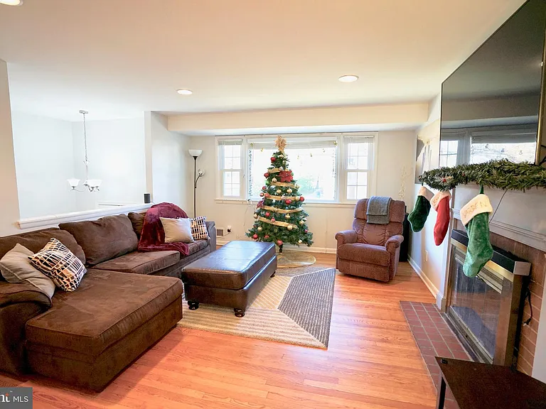 4218 University Dr — Photo 10