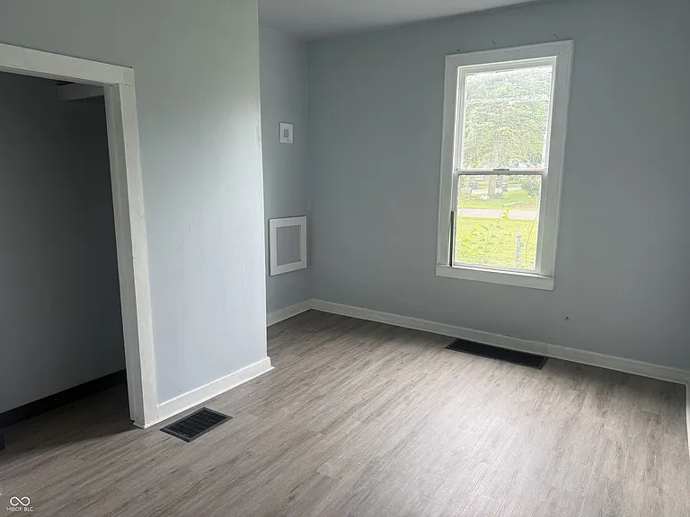 2627 Chase St — Photo 6