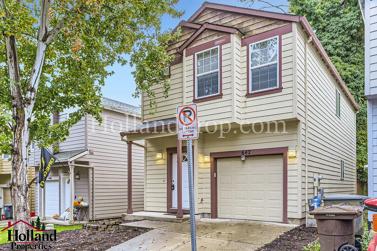 Building Photo - 642 SE Shega Ct