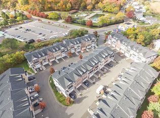 15 Creekside Ct, Secaucus, NJ 07094