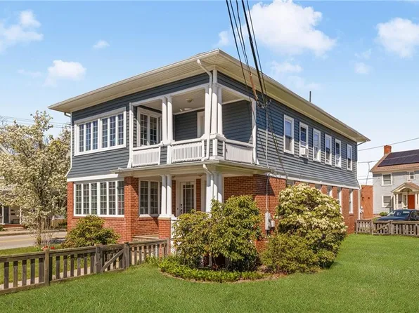 107-109 Sefton Dr, Providence, RI 02905