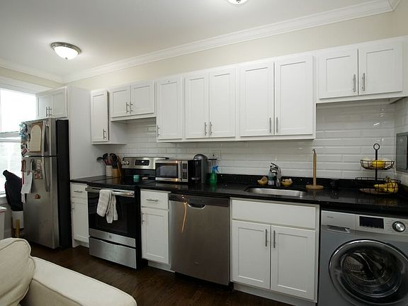 3rd image of 3345 N Marshfield Ave APT 403