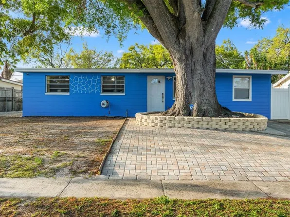 8996 Southern Comfort Dr, Largo, FL 33773