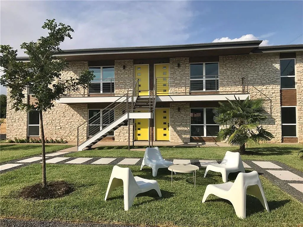 2 bed, 1.0 bath, 910 sqft, $1,795 — Photo 1