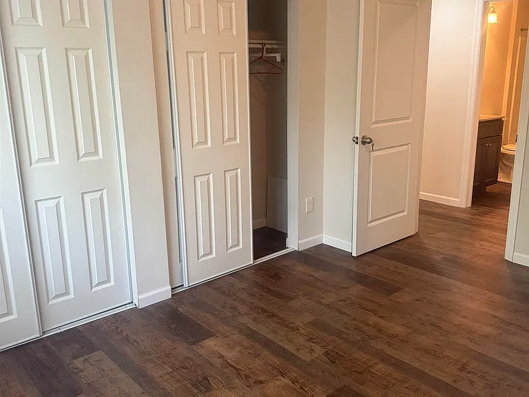 217 Colonial Ct — Photo 8