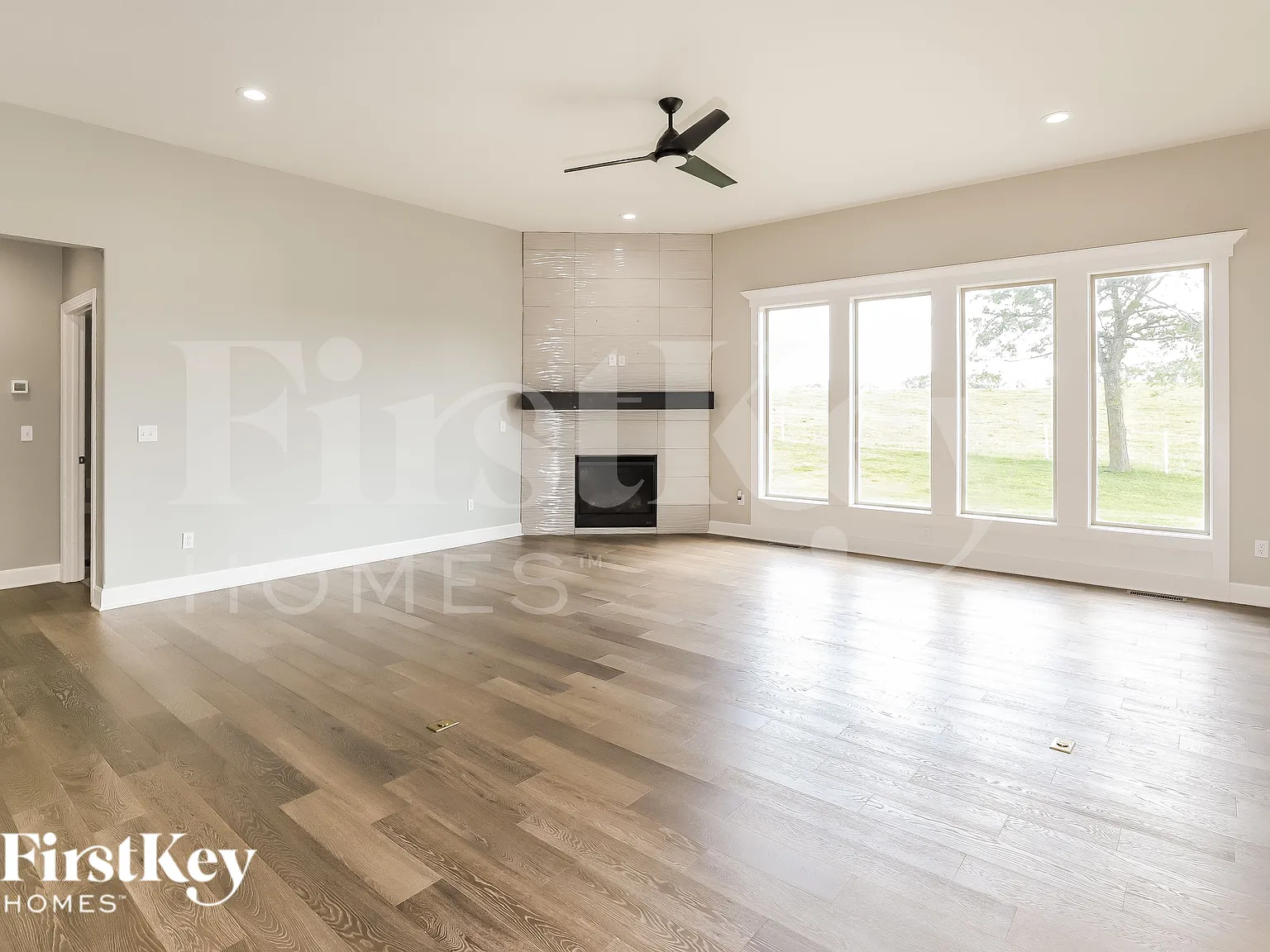 3 bed, 2.0 bath, 2150 sqft, $3,285 — Photo 2