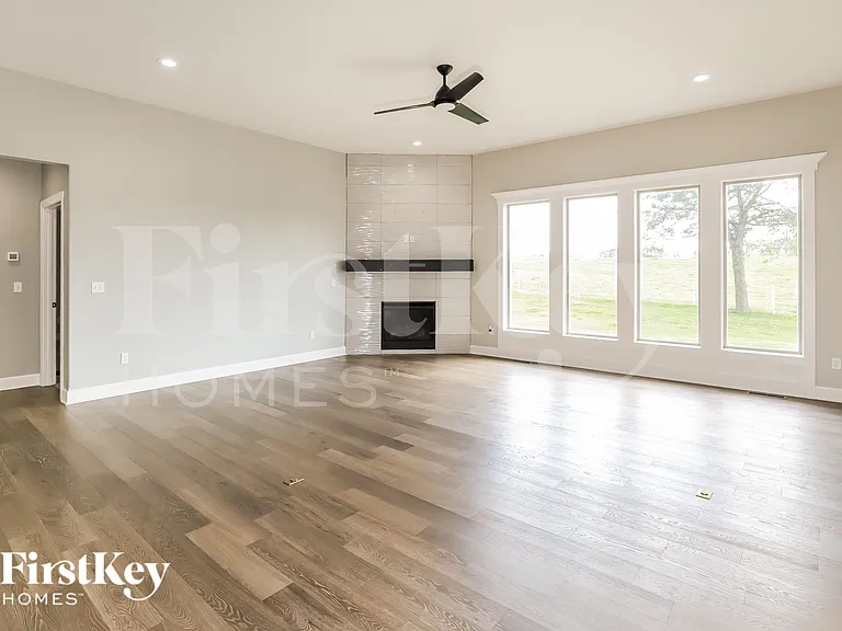 2513 Windmill Dr — Photo 2