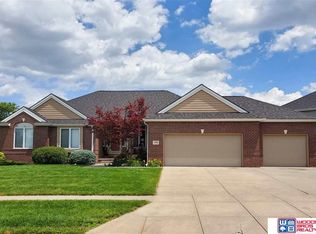 3016 Crown Pointe Rd, Lincoln, NE 68506