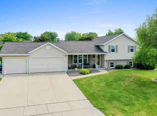2120 Sunnymede Ln, Green Bay, WI 54311