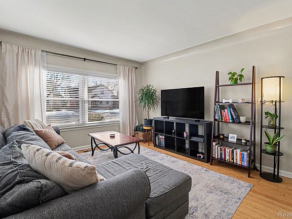 3rd image of 23225 Elaine St