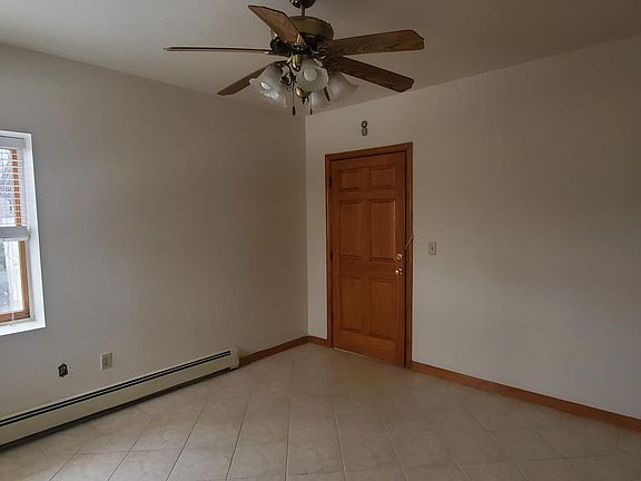 3rd image of 38 Surrey Ln