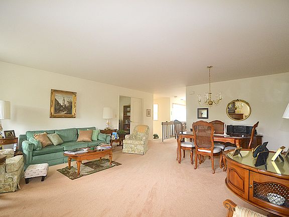 5th image of 1464 Club Dr #675
