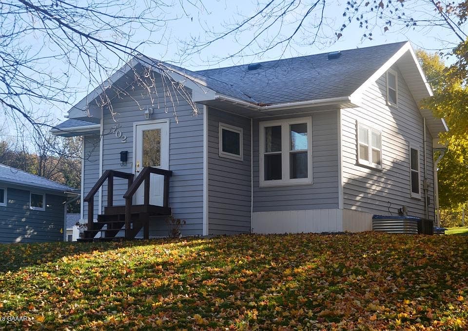 1st image of 702 2nd St NE