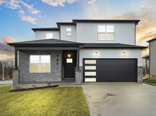 101 E Acacia Cir, Clever, MO 65631