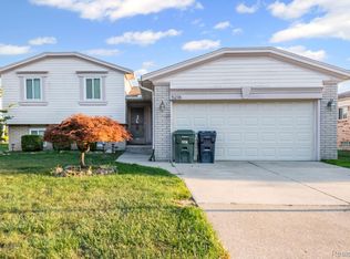 5216 Peekskill Dr, Sterling Heights, MI 48310