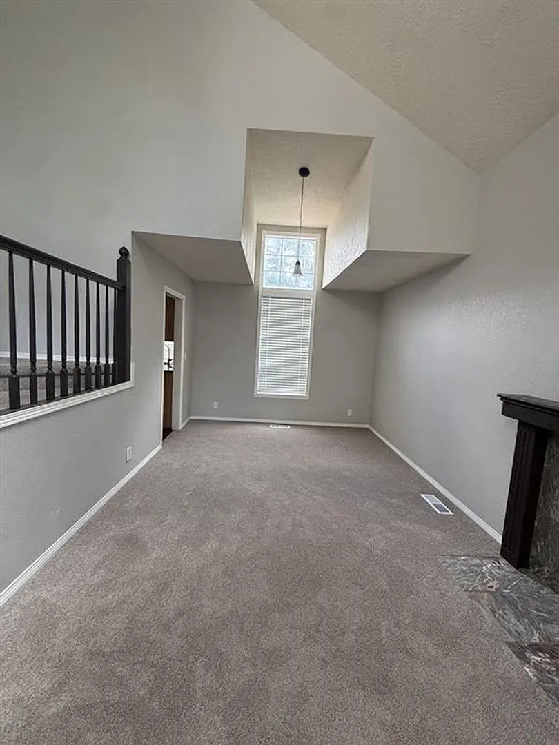8660 SW Cortez Court ~ Wonderful 2-Story Home — Photo 3
