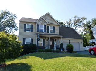 40 Burberry Ln, Mount Wolf, PA 17347