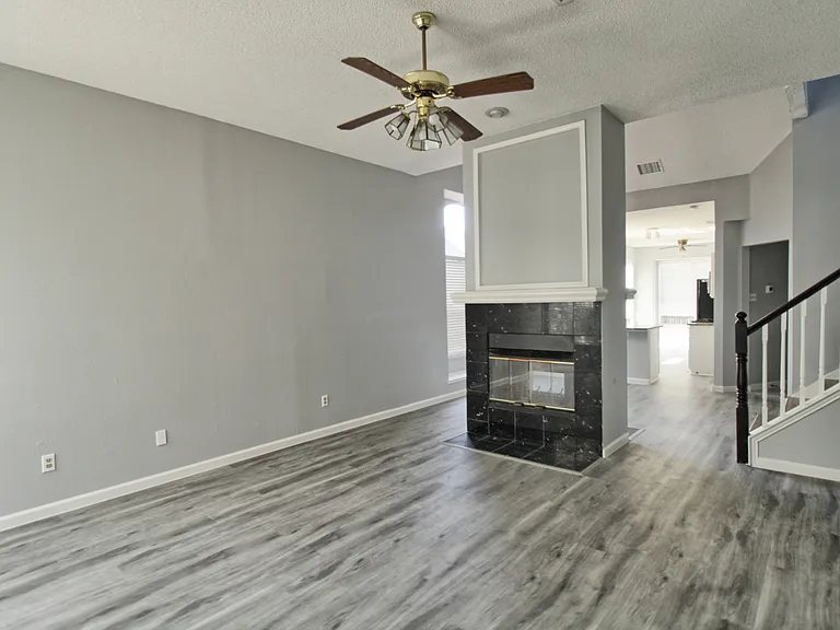 6418 Wildhaven Dr — Photo 4
