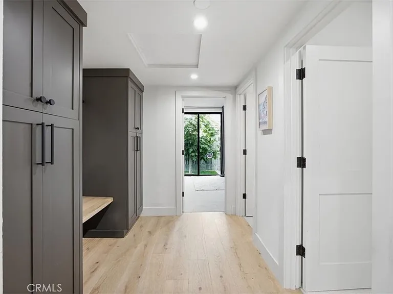 1506 Wollacott St — Photo 17