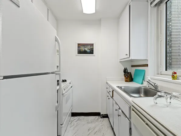 322 West 57th Street image 6 of 7