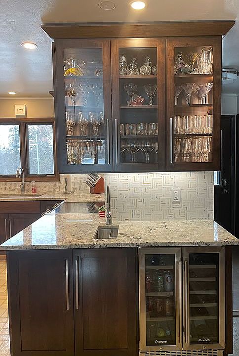 Wet bar/Beverage Center