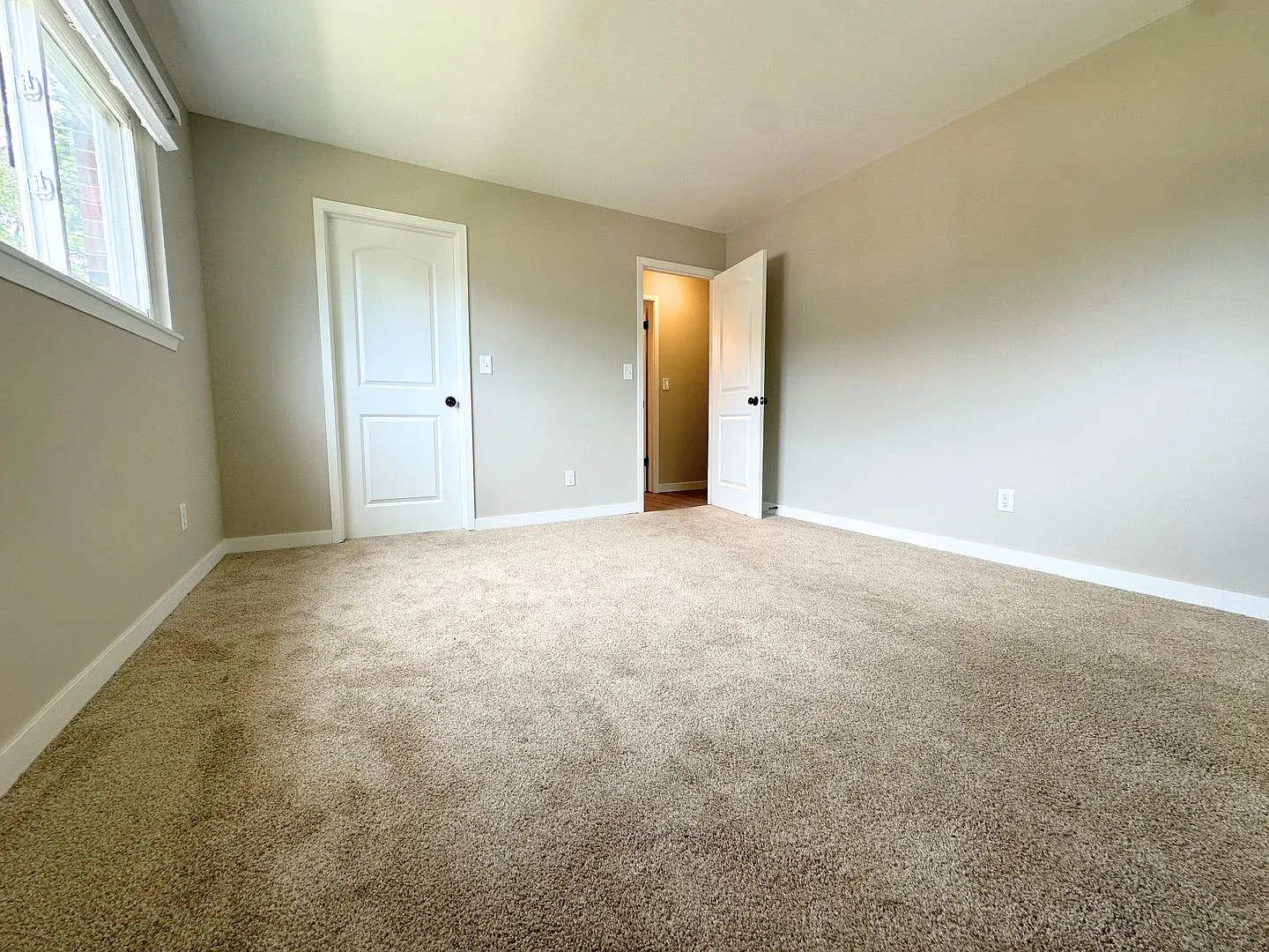 Cedar Plaza Apartments & Townhomes — Photo 4
