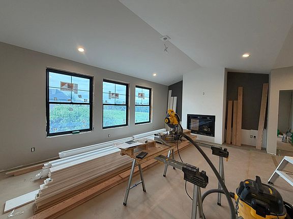 3rd image of 1009 Ziegler Dr