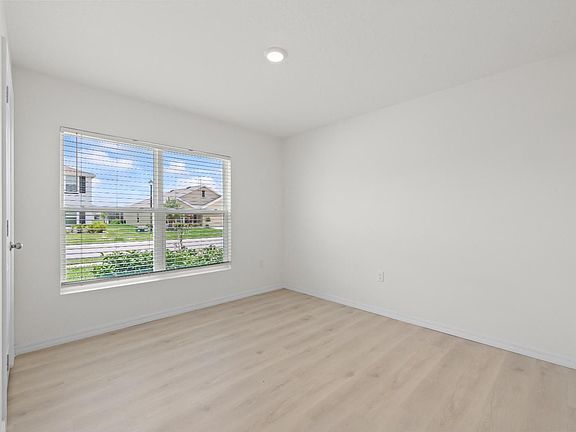5th image of 10663 Chippewa Dr