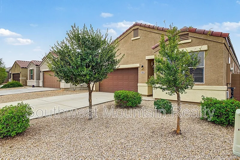 3 bed, 2.0 bath, 1650 sqft, $1,895 — Photo 4