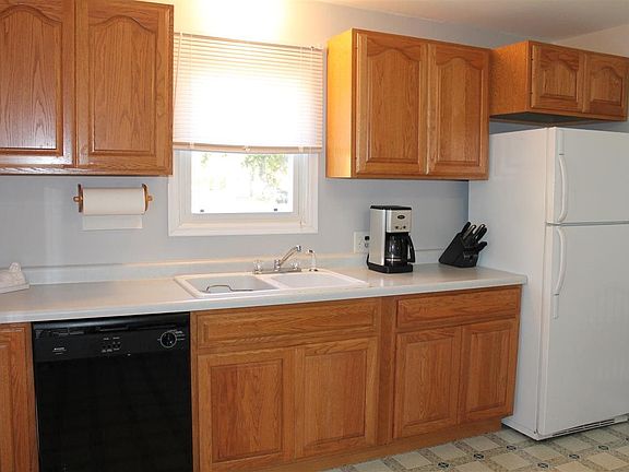 5th image of 924 N 9th Ave