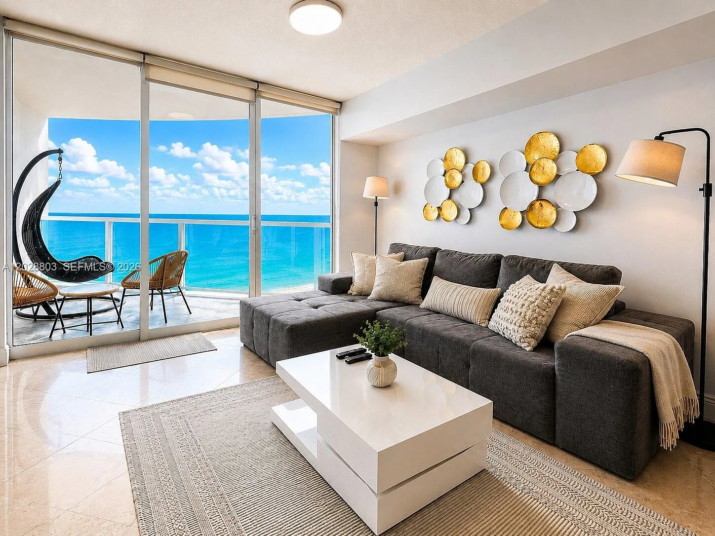 La Perla Condo — Photo 1