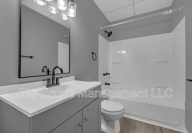 339 E 25th St #2 — Photo 17