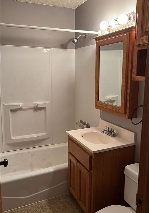 2nd image of 4571 Main St NE