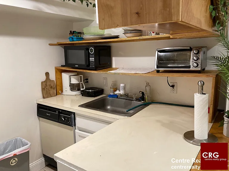 122 Westbourne Ter #1 — Photo 4