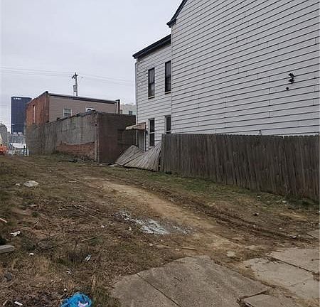 3rd image of 833 Peralta St