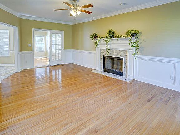 2nd image of 4019 Dowling Dr