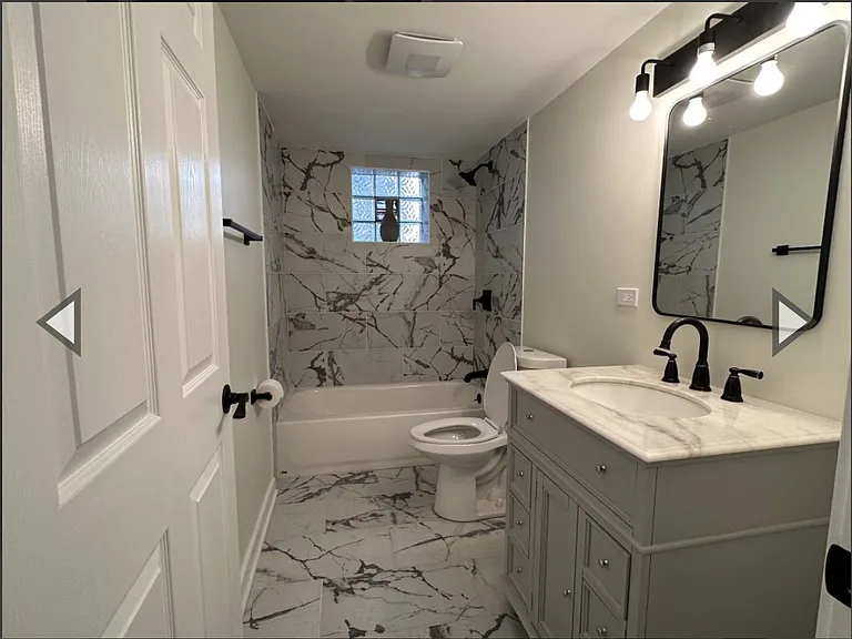 219 N Waller Ave — Photo 2
