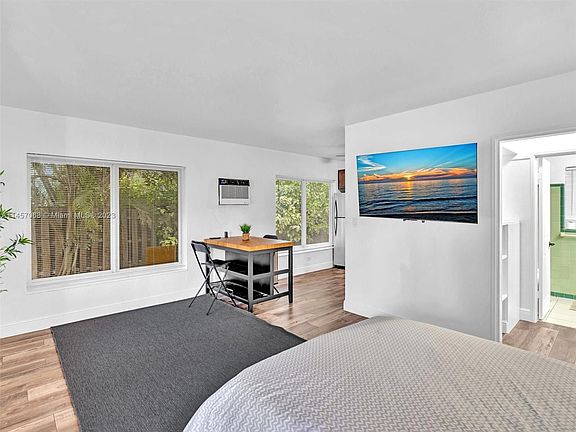 4th image of 1313 SE Street Cswy #11