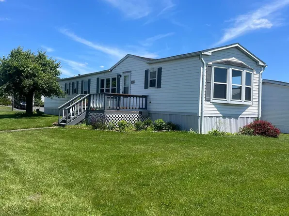 5147 Stone Terrace Dr, Whitehall, PA 18052